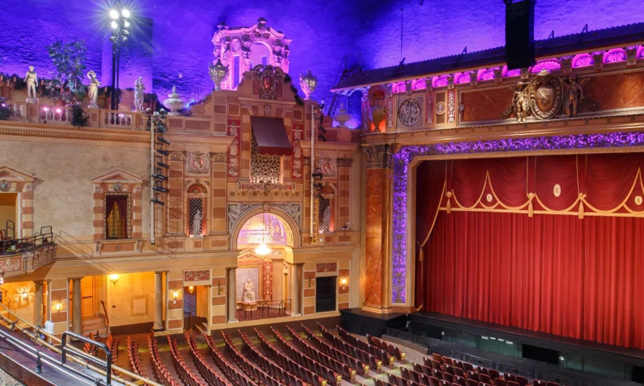 Visiting the Saenger Theater with CGE illustration