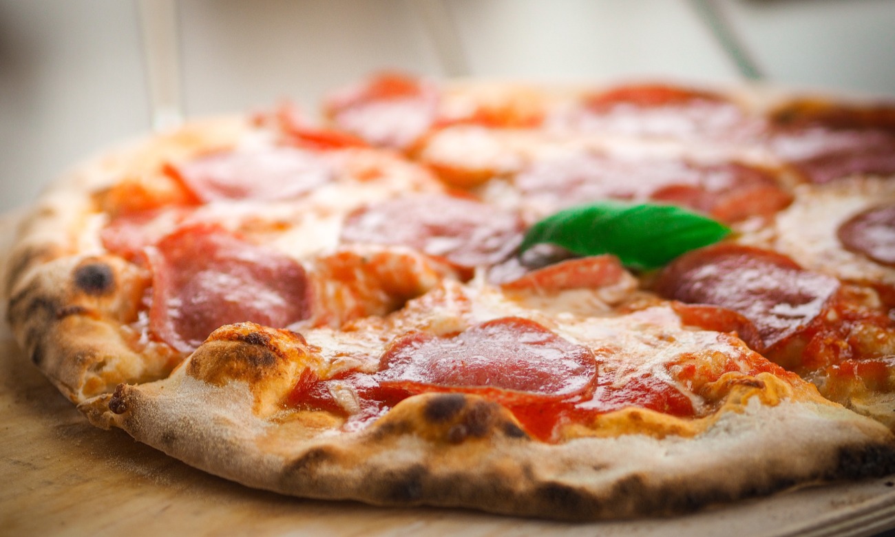Pizza night at Howie- T illustration