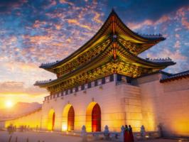 Beyond the Screen: Experience the Real Korea; From Squid Game to Oscar-Winning K-Pop Demon Hunters: Food, Games & Traditions illustration